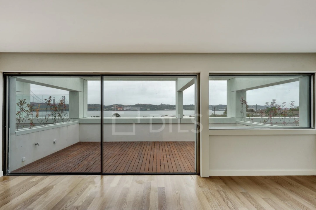 Moradia T5 para Venda em Alcantara Foto 14