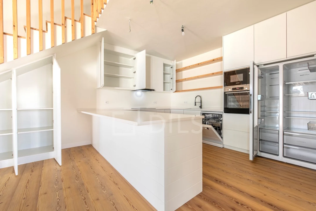 Moradia T4 para Venda em Santa Maria do Castelo e Santiago e Santa Susana Foto 8