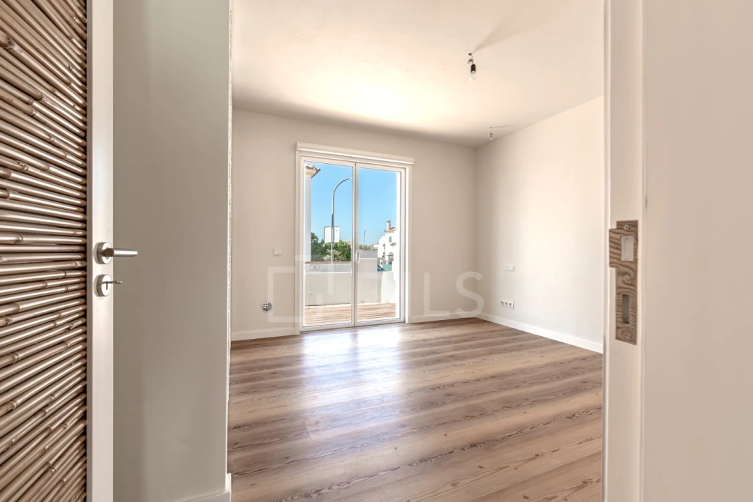 Moradia T4 para Venda em Santa Maria do Castelo e Santiago e Santa Susana Foto 12