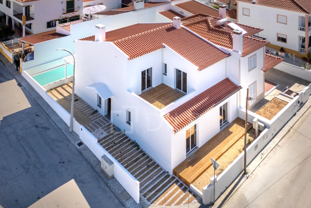 Moradia T4 para Venda em Santa Maria do Castelo e Santiago e Santa Susana Foto 25