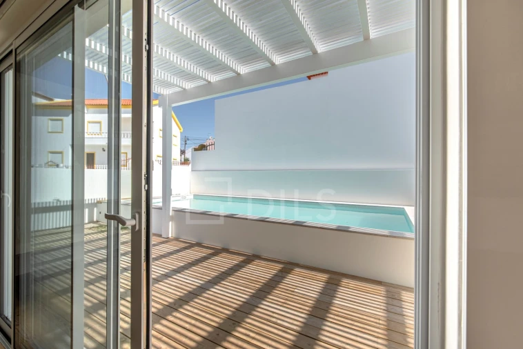 Moradia T4 para Venda em Santa Maria do Castelo e Santiago e Santa Susana Foto 3