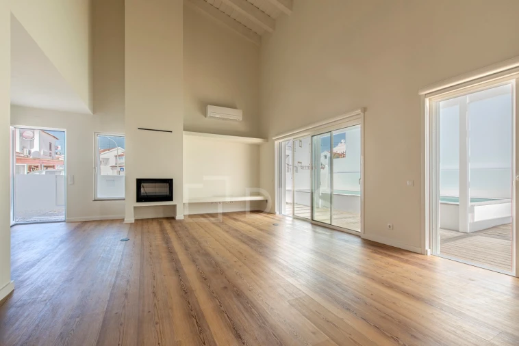 Moradia T4 para Venda em Santa Maria do Castelo e Santiago e Santa Susana Foto 4