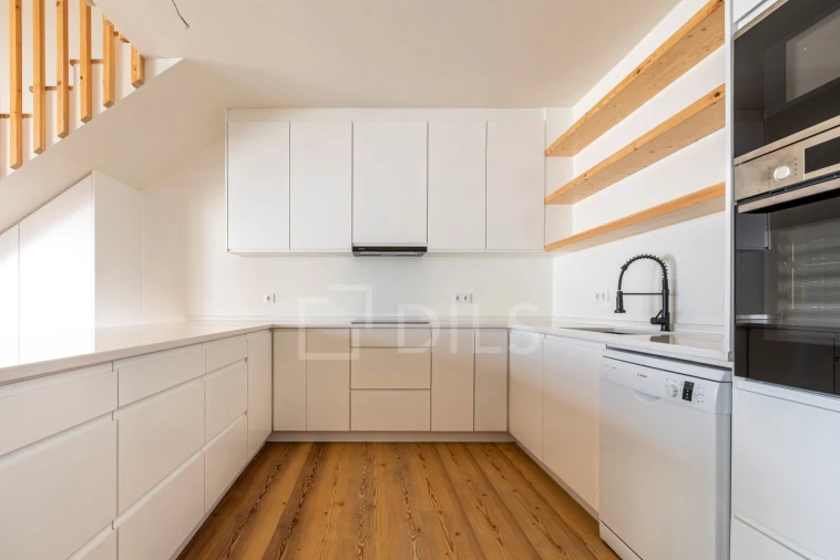 Moradia T4 para Venda em Santa Maria do Castelo e Santiago e Santa Susana Foto 10