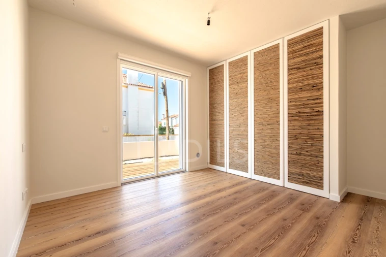 Moradia T4 para Venda em Santa Maria do Castelo e Santiago e Santa Susana Foto 16