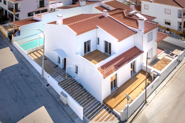 Moradia T4 para Venda em Santa Maria do Castelo e Santiago e Santa Susana Foto 25