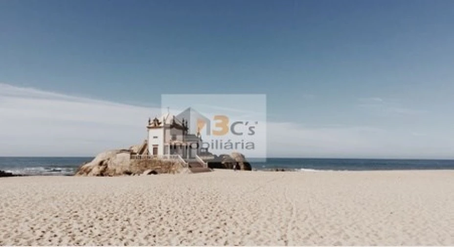 Moradia T3 para Venda em Arcozelo Foto 9