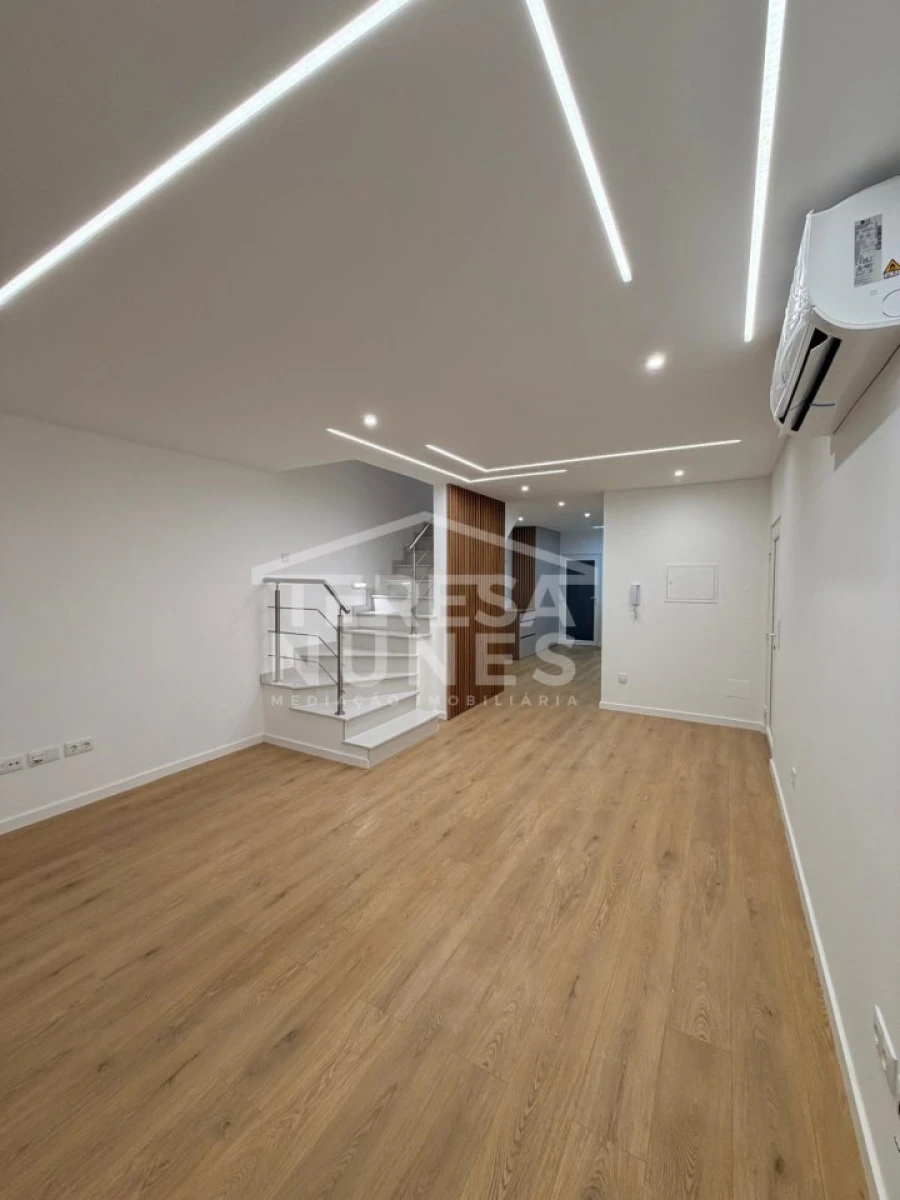 Moradia T3 para Venda em Quinta do Conde Foto 3