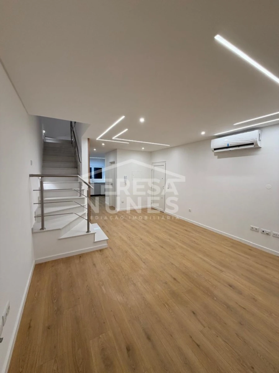 Moradia T3 para Venda em Quinta do Conde Foto 6