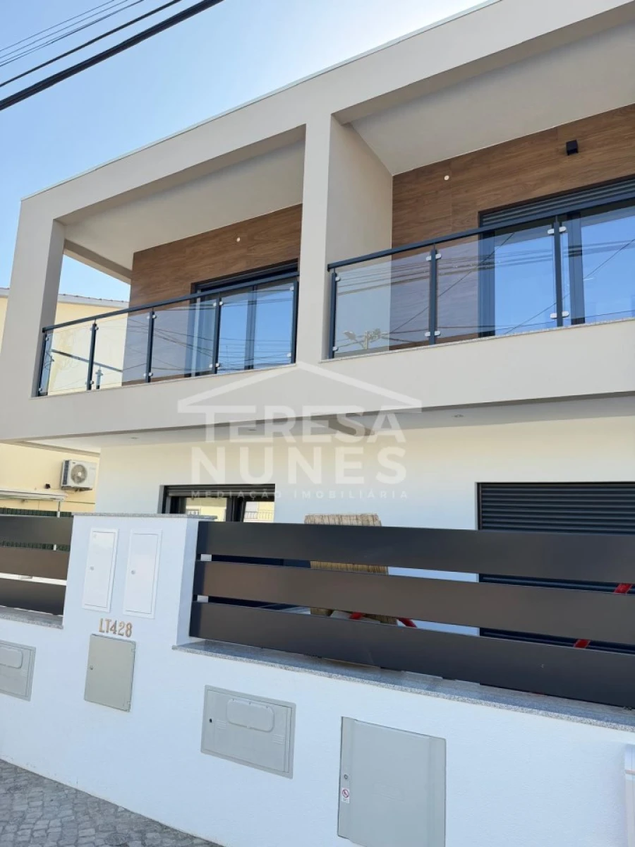Moradia T3 para Venda em Quinta do Conde Foto 9