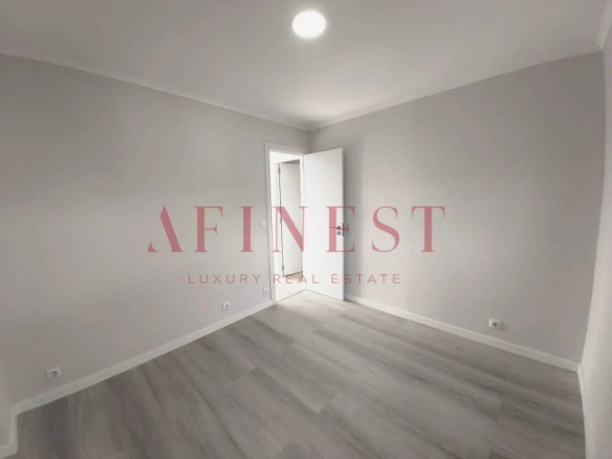 Apartamento T2 para Venda em Pontinha e Famões Foto 8