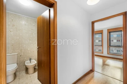 Apartamento T2 para Arrendamento em Lordelo do Ouro e Massarelos