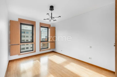 Apartamento T2 para Arrendamento em Lordelo do Ouro e Massarelos