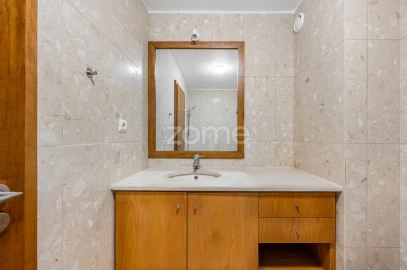 Apartamento T2 para Arrendamento em Lordelo do Ouro e Massarelos