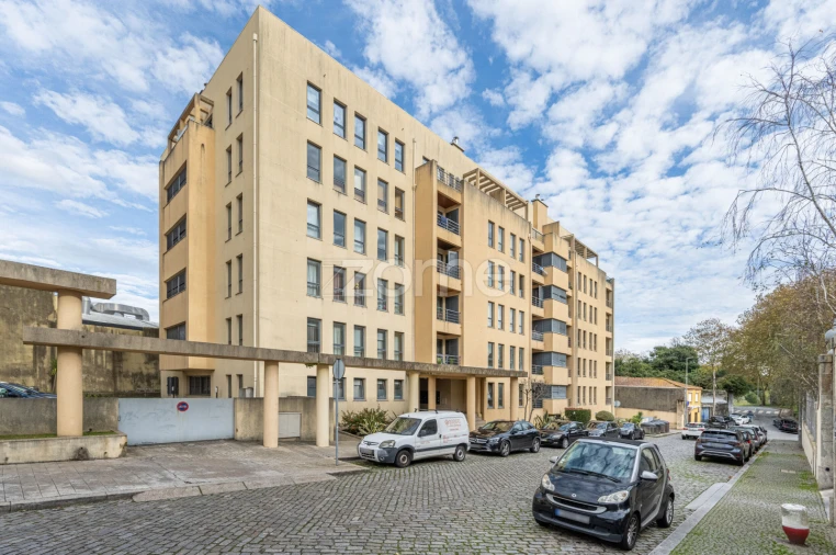 Apartamento T2 para Arrendamento em Lordelo do Ouro e Massarelos