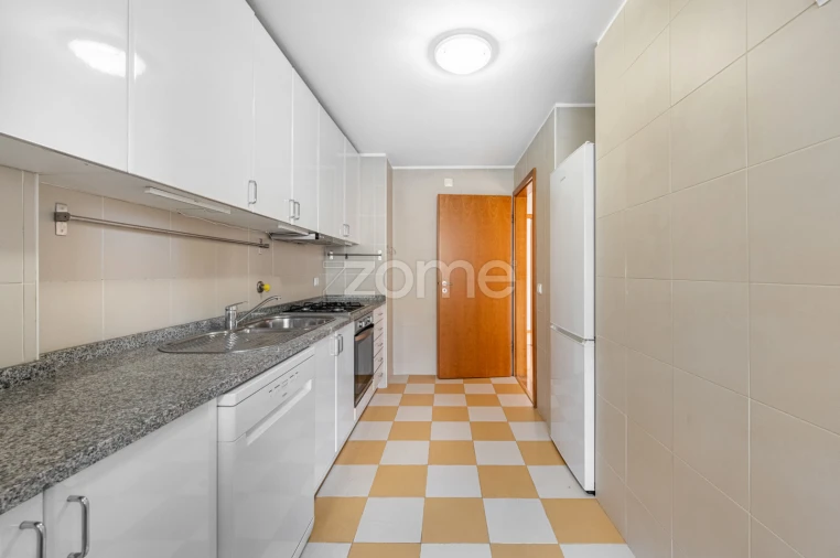 Apartamento T2 para Arrendamento em Lordelo do Ouro e Massarelos Foto 16