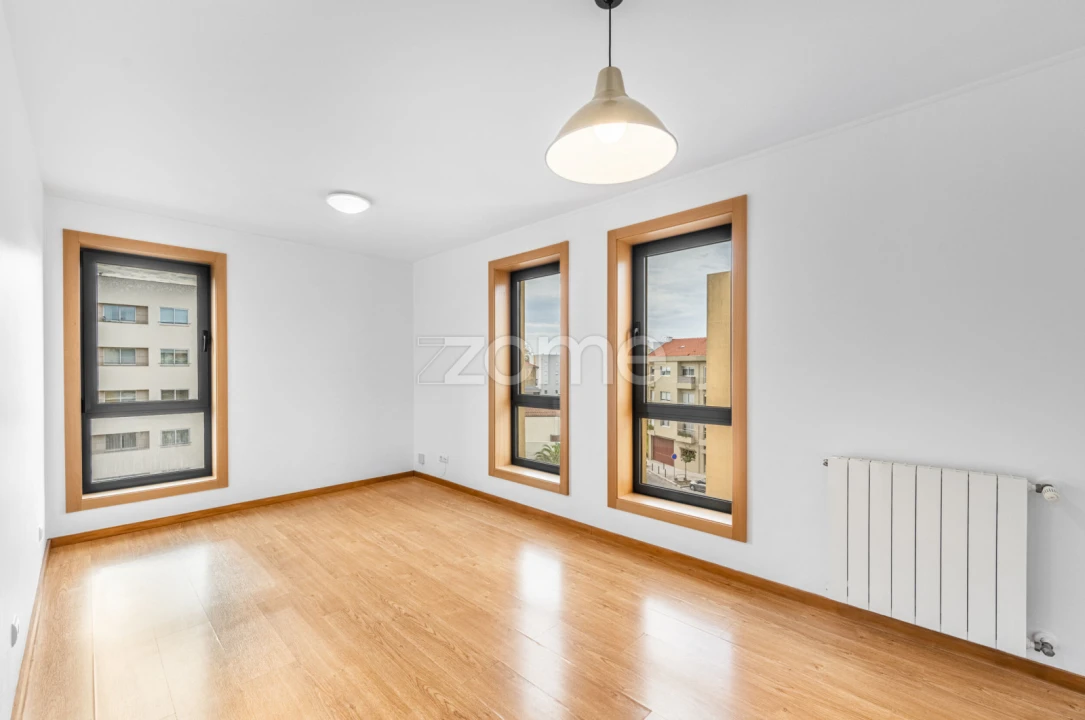 Apartamento T2 para Arrendamento em Lordelo do Ouro e Massarelos Foto 13