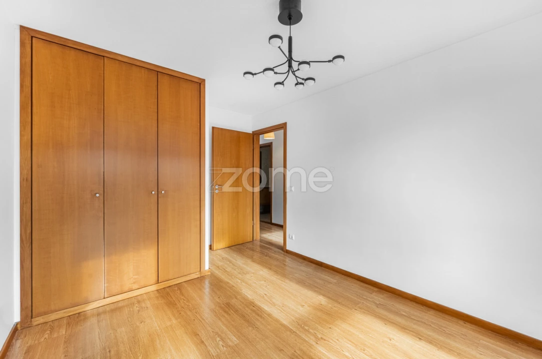 Apartamento T2 para Arrendamento em Lordelo do Ouro e Massarelos Foto 10