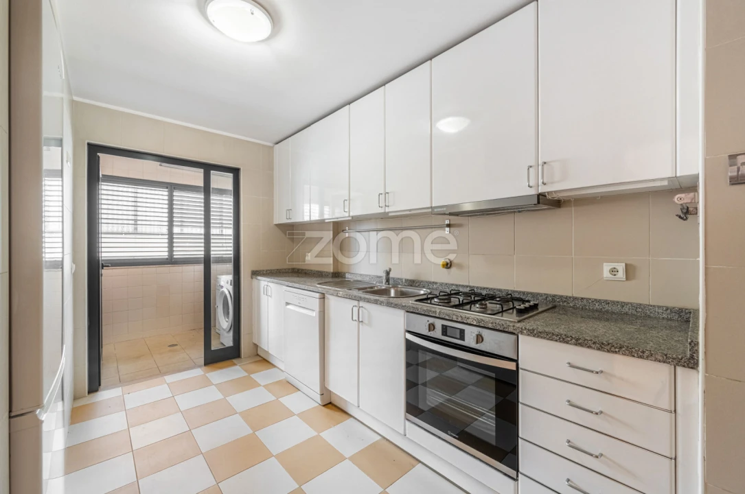 Apartamento T2 para Arrendamento em Lordelo do Ouro e Massarelos Foto 15