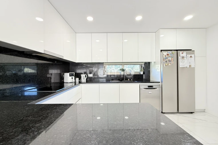 Moradia T4 para Venda em Louro Foto 8