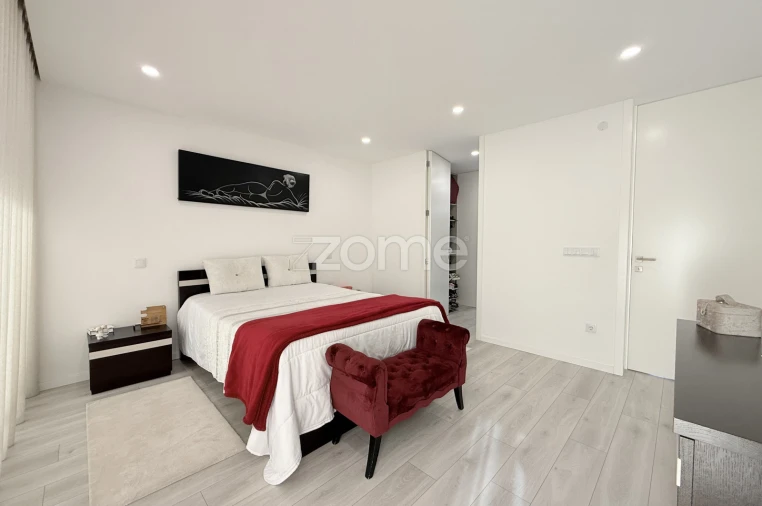 Moradia T4 para Venda em Louro Foto 16