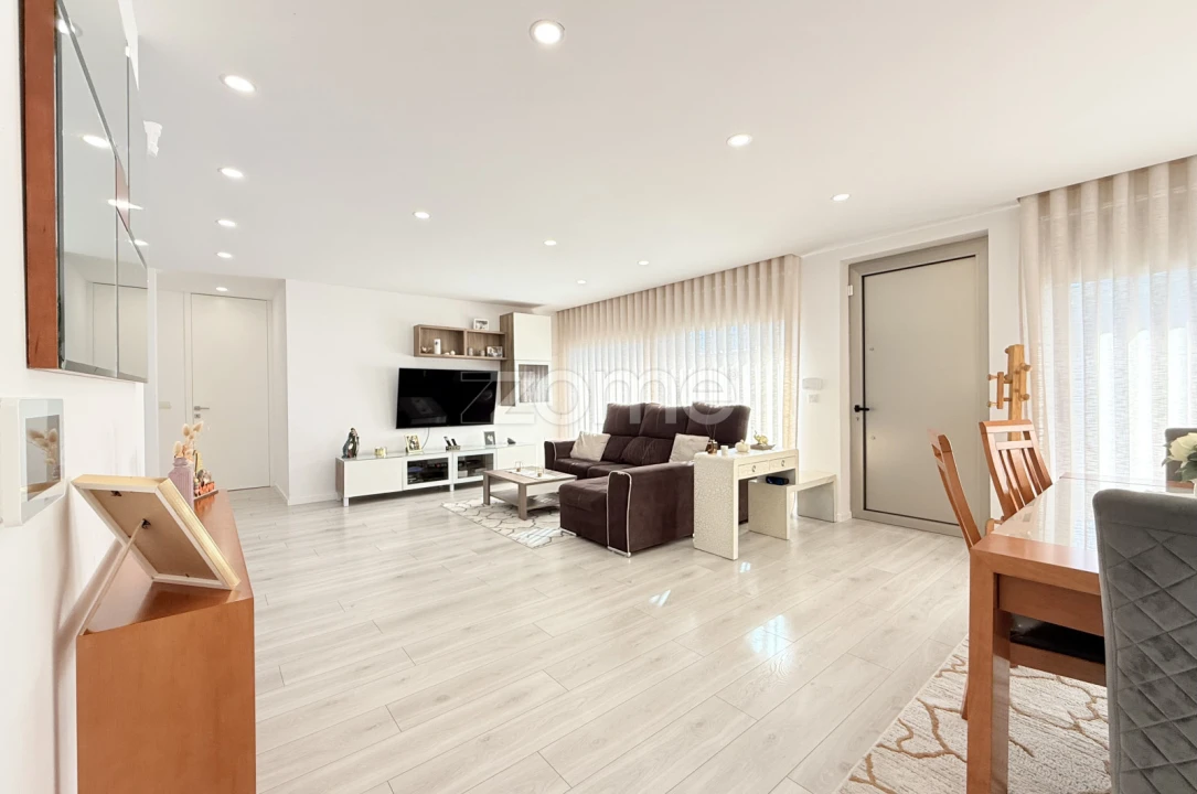 Moradia T4 para Venda em Louro Foto 4