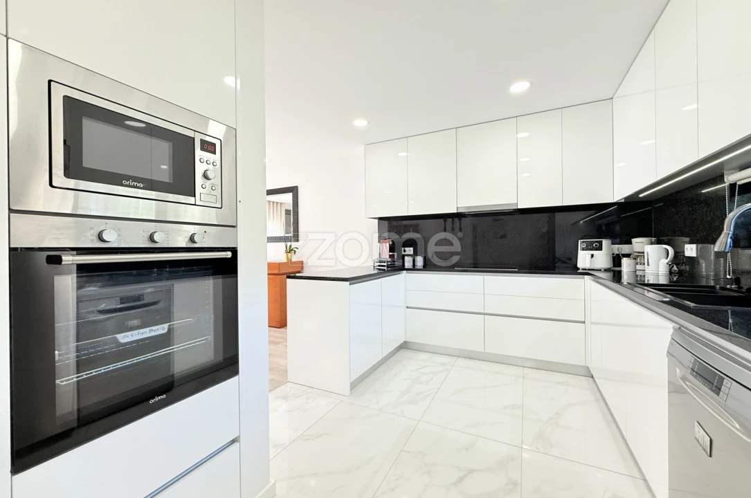 Moradia T4 para Venda em Louro Foto 10