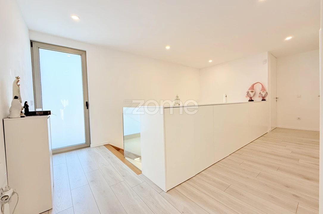 Moradia T4 para Venda em Louro Foto 29