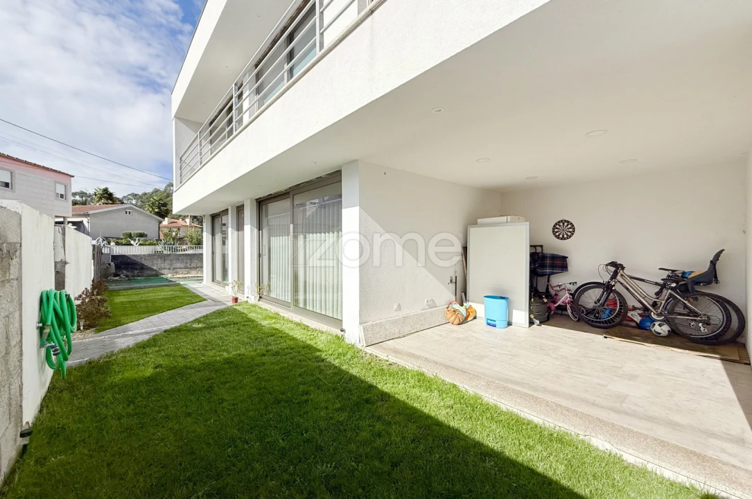 Moradia T4 para Venda em Louro Foto 3