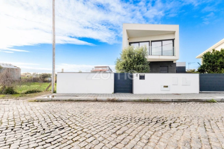 Moradia T4 para Venda em Canidelo Foto 3