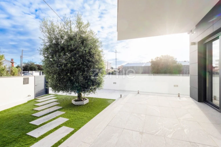 Moradia T4 para Venda em Canidelo Foto 2