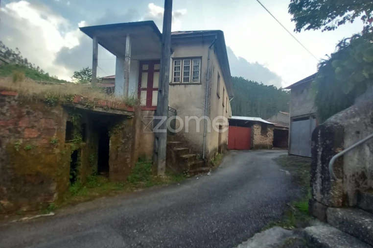 Moradia T2 para Venda em Trezoi Foto 1