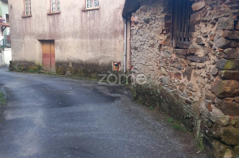 Moradia T2 para Venda em Trezoi Foto 6