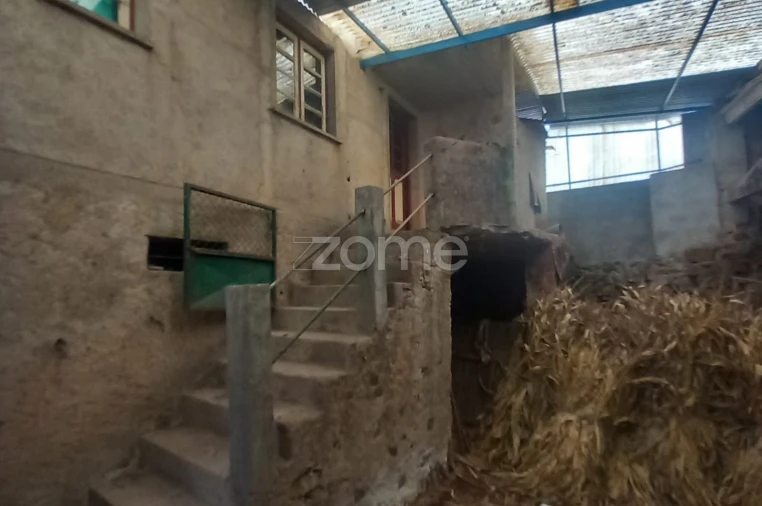 Moradia T2 para Venda em Trezoi Foto 8