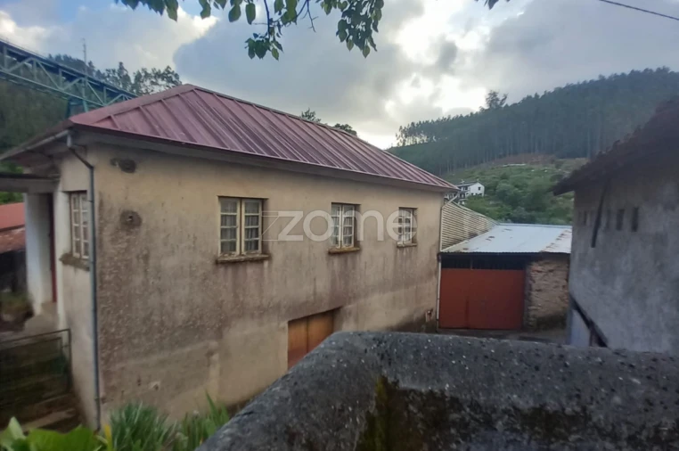 Moradia T2 para Venda em Trezoi Foto 3