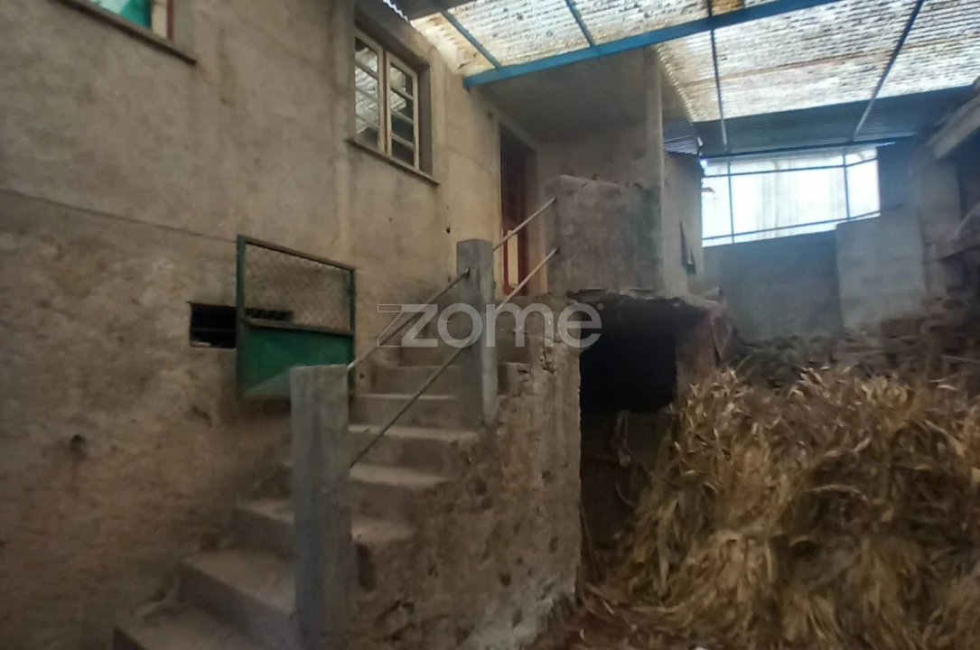 Moradia T2 para Venda em Trezoi Foto 8