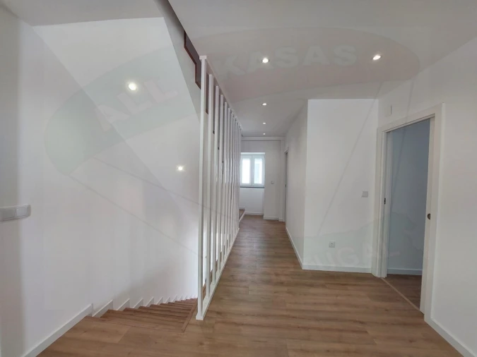 Apartamento T4 para Venda em Sé e São Lourenço Foto 4