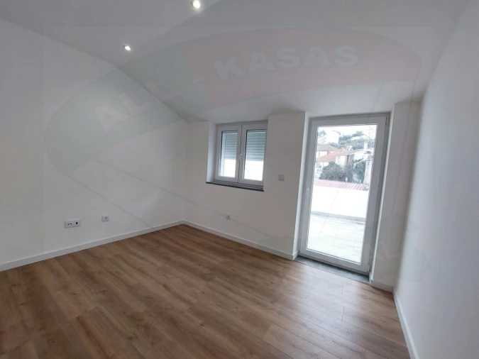 Apartamento T4 para Venda em Sé e São Lourenço Foto 11