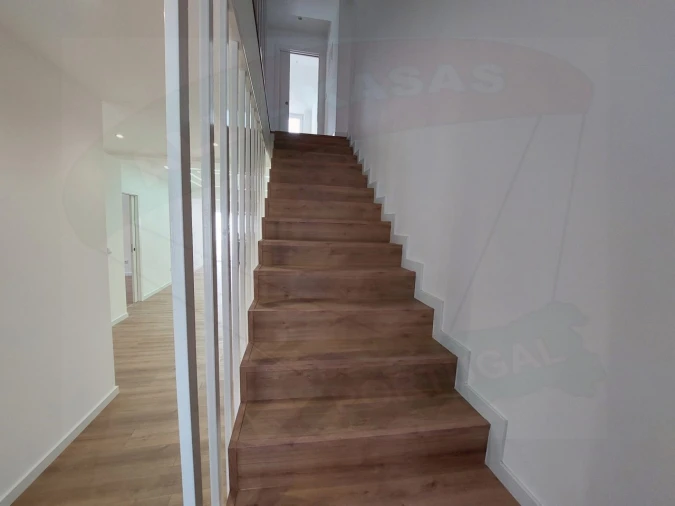 Apartamento T4 para Venda em Sé e São Lourenço Foto 12