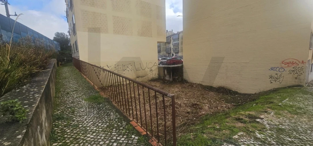 Terreno para Venda em Algueirão-Mem Martins Foto 13