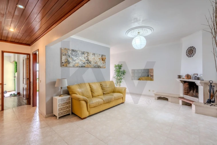 Apartamento T3 para Venda em Rio de Mouro Foto 1