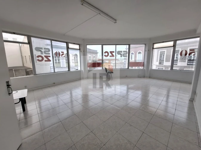 Loja para Arrendamento em Nossa Senhora do Pópulo, Coto e São Gregório Foto 2