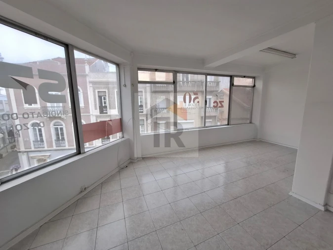 Loja para Arrendamento em Nossa Senhora do Pópulo, Coto e São Gregório Foto 6