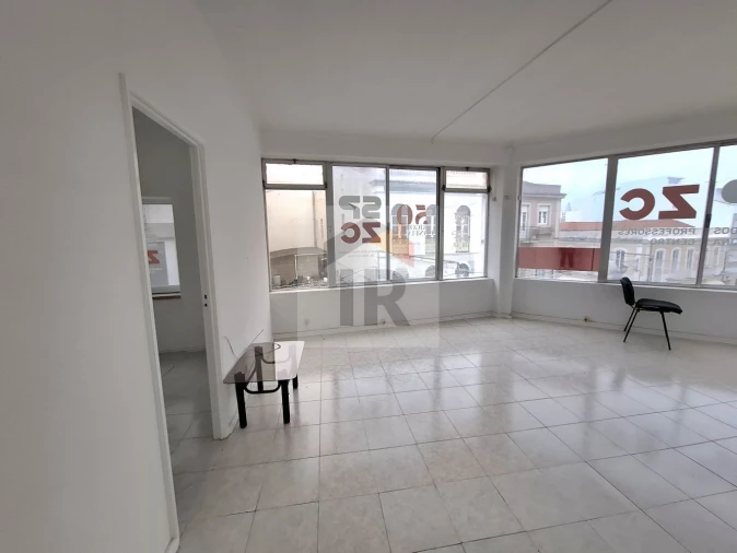 Loja para Arrendamento em Nossa Senhora do Pópulo, Coto e São Gregório Foto 7