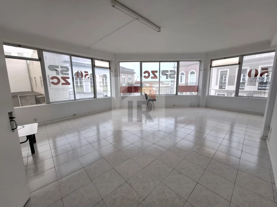 Loja para Arrendamento em Nossa Senhora do Pópulo, Coto e São Gregório Foto 2