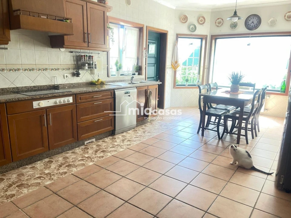 Moradia T4 para Venda em Oiã Foto 8