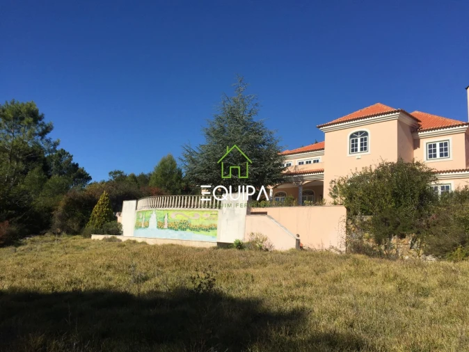 Moradia T7 para Venda em Queluz e Belas