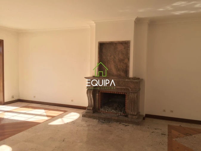 Moradia T7 para Venda em Queluz e Belas Foto 12