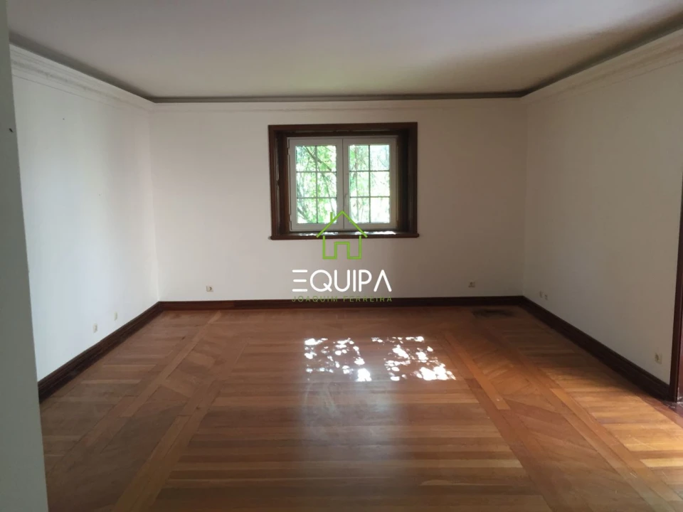 Moradia T7 para Venda em Queluz e Belas Foto 18