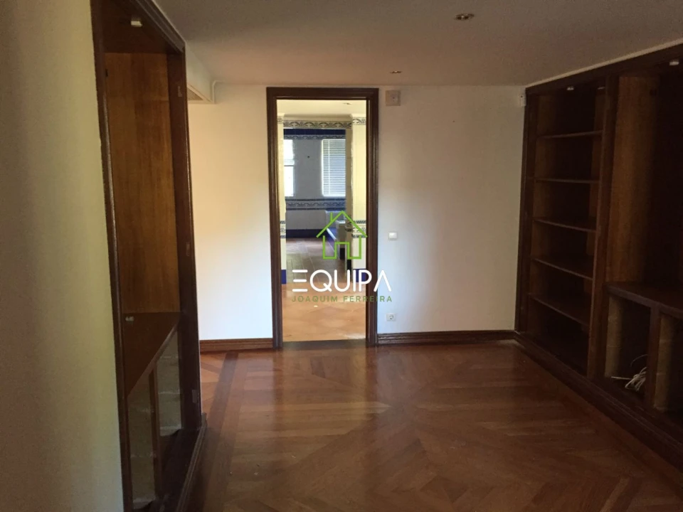 Moradia T7 para Venda em Queluz e Belas Foto 17