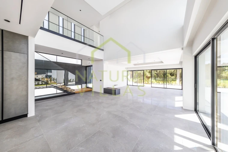 Moradia T5 para Venda em Quarteira Foto 4